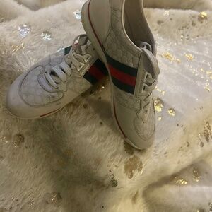Gucci women sneaker size 39